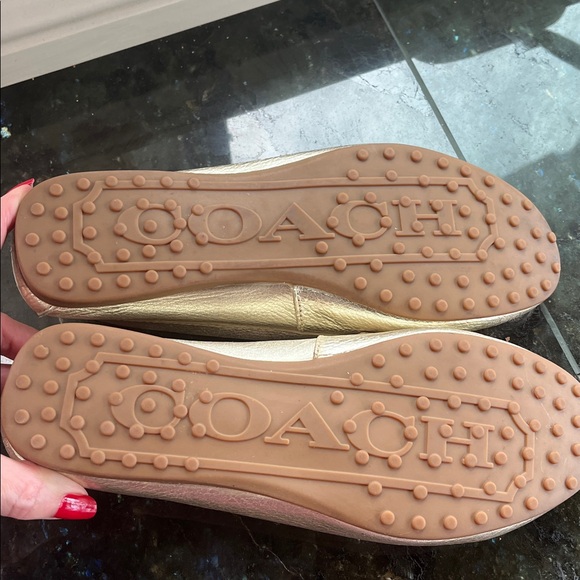 Coach metallic gold leather loafers - Picture 5 of 9